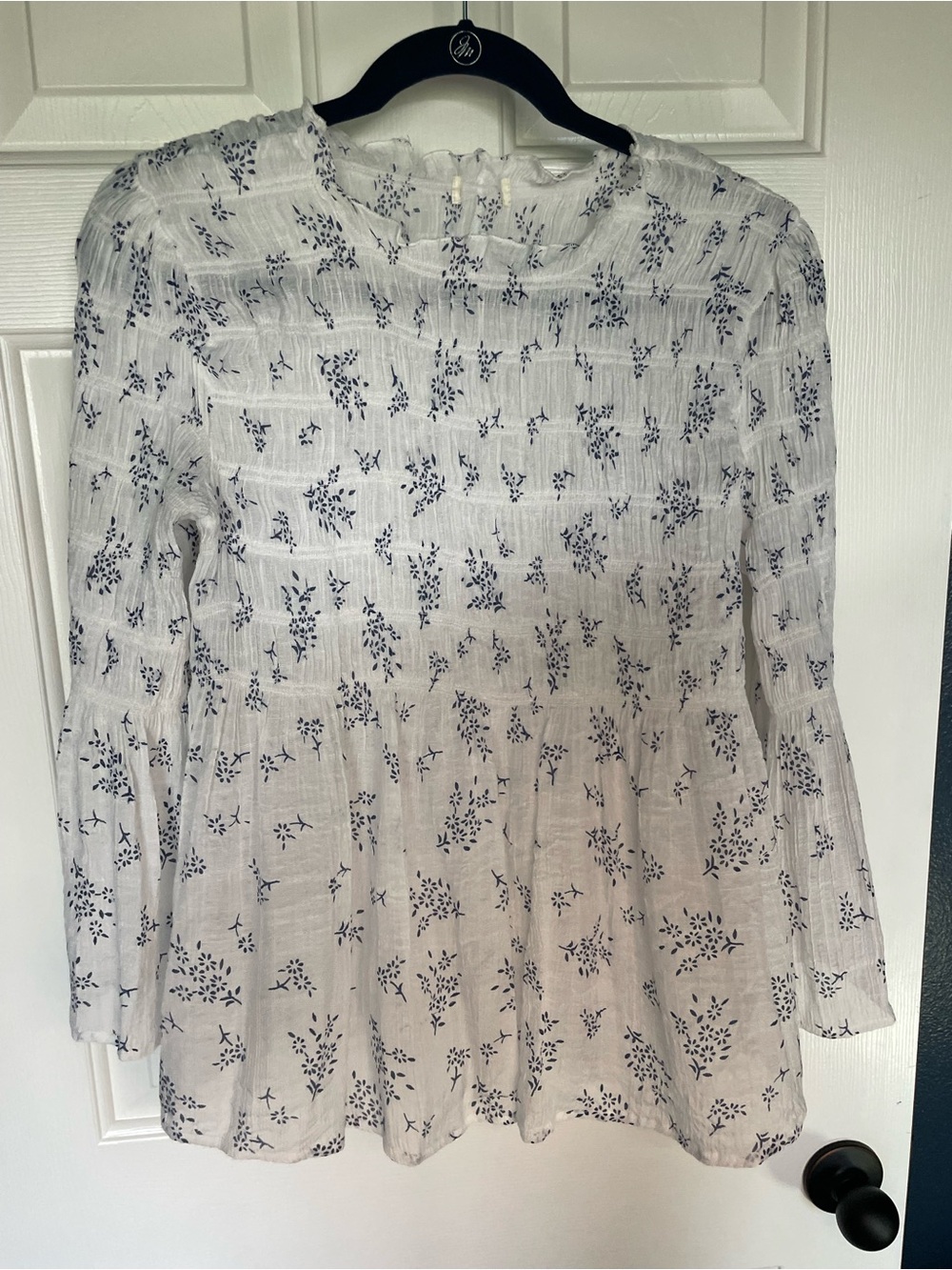 Women’s White Floral Long-Sleeve Peasant Blouse
